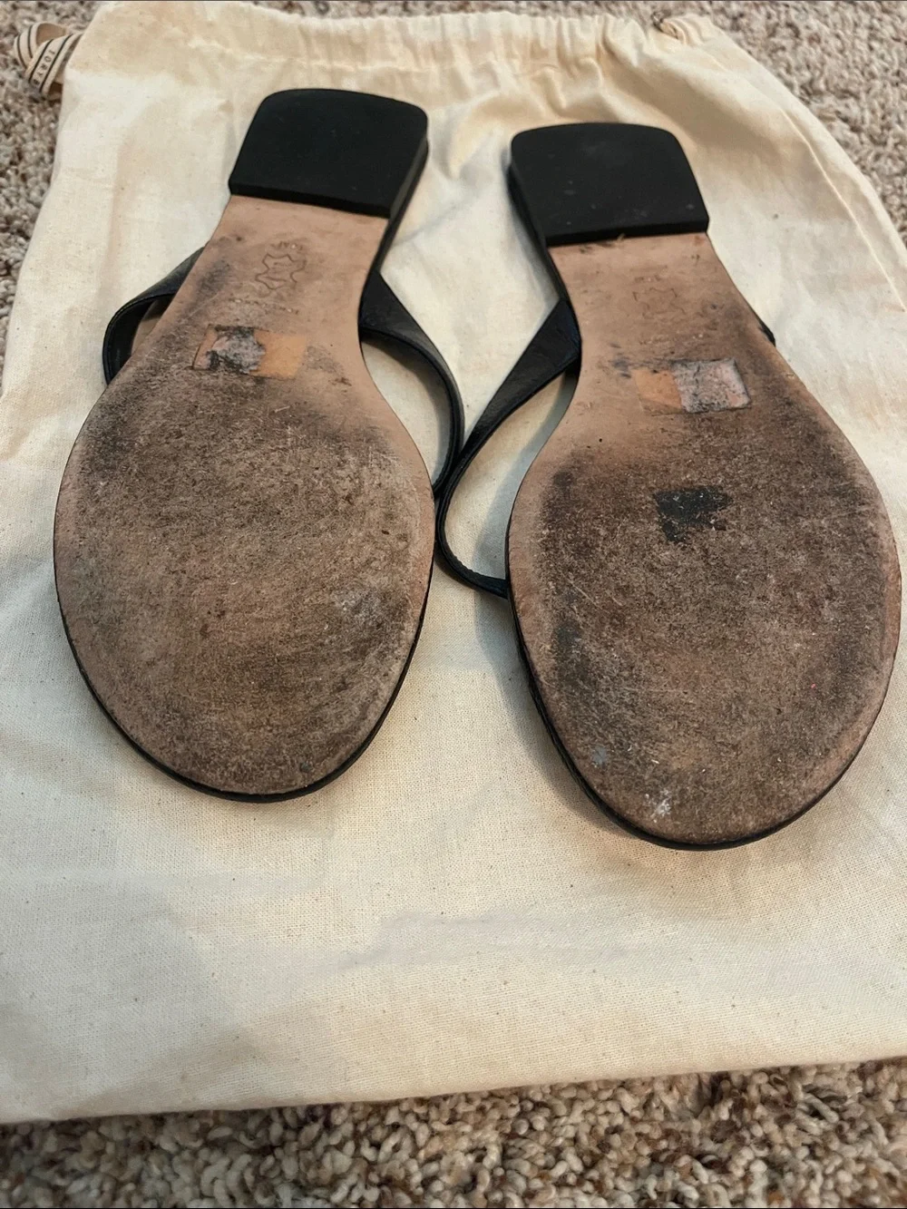 Tory Burch Black Leather Logo Thong Sandals with Gold Emblem - Picture 2 of 7